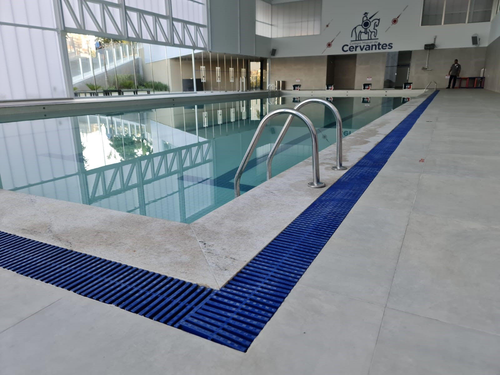 Grelha Plástica Flexível Para Piscina - Azul - Metro