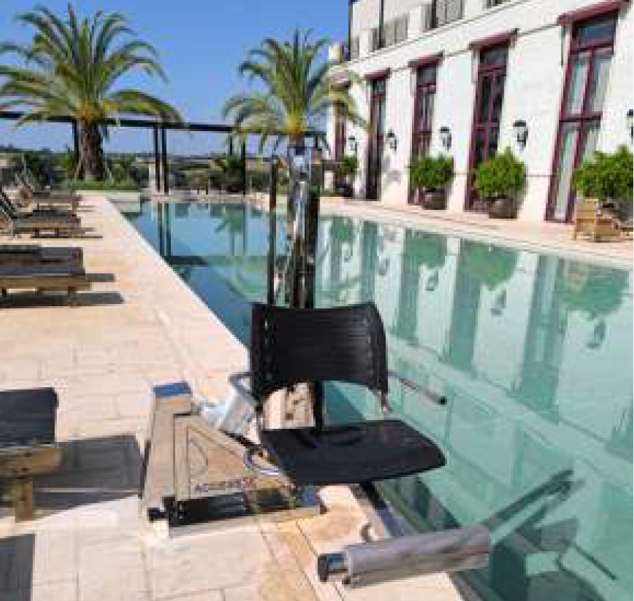 Elevador Hidráulico A Bateria Para Piscina - Autônomo - Hidroterapia e Reabilitação